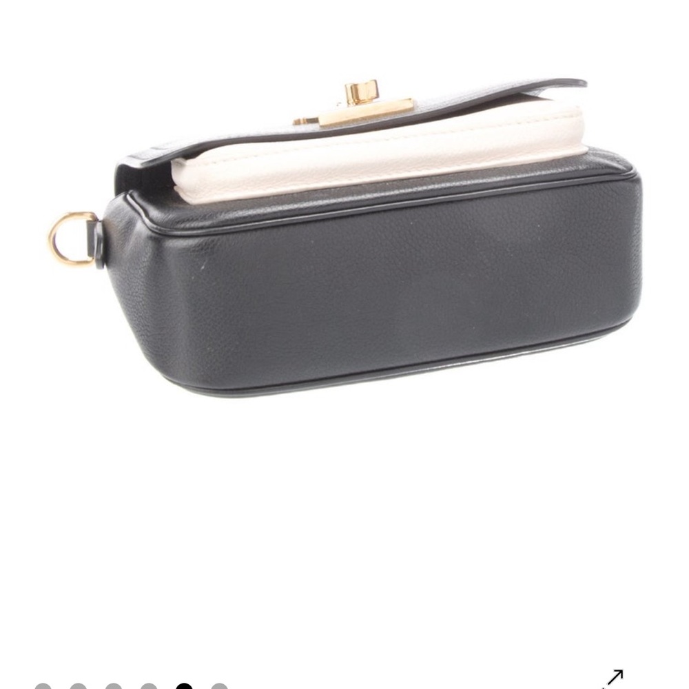Louis Vuitton - Picture 3 of 5